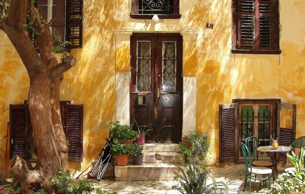 Apartment Terrace over the Courtyard