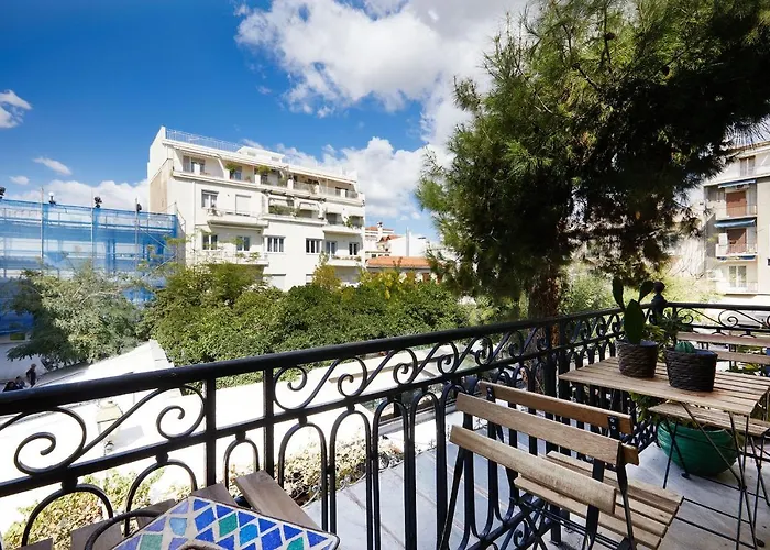 Chloe Boutique s Plaka